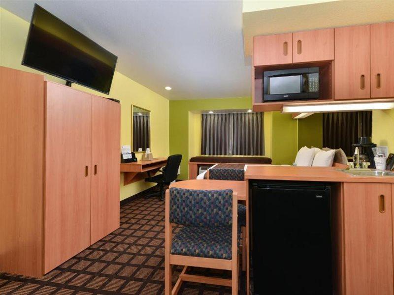 Microtel Inn & Suites By Wyndham Ft. Worth North/At Fossil Fort Worth Buitenkant foto
