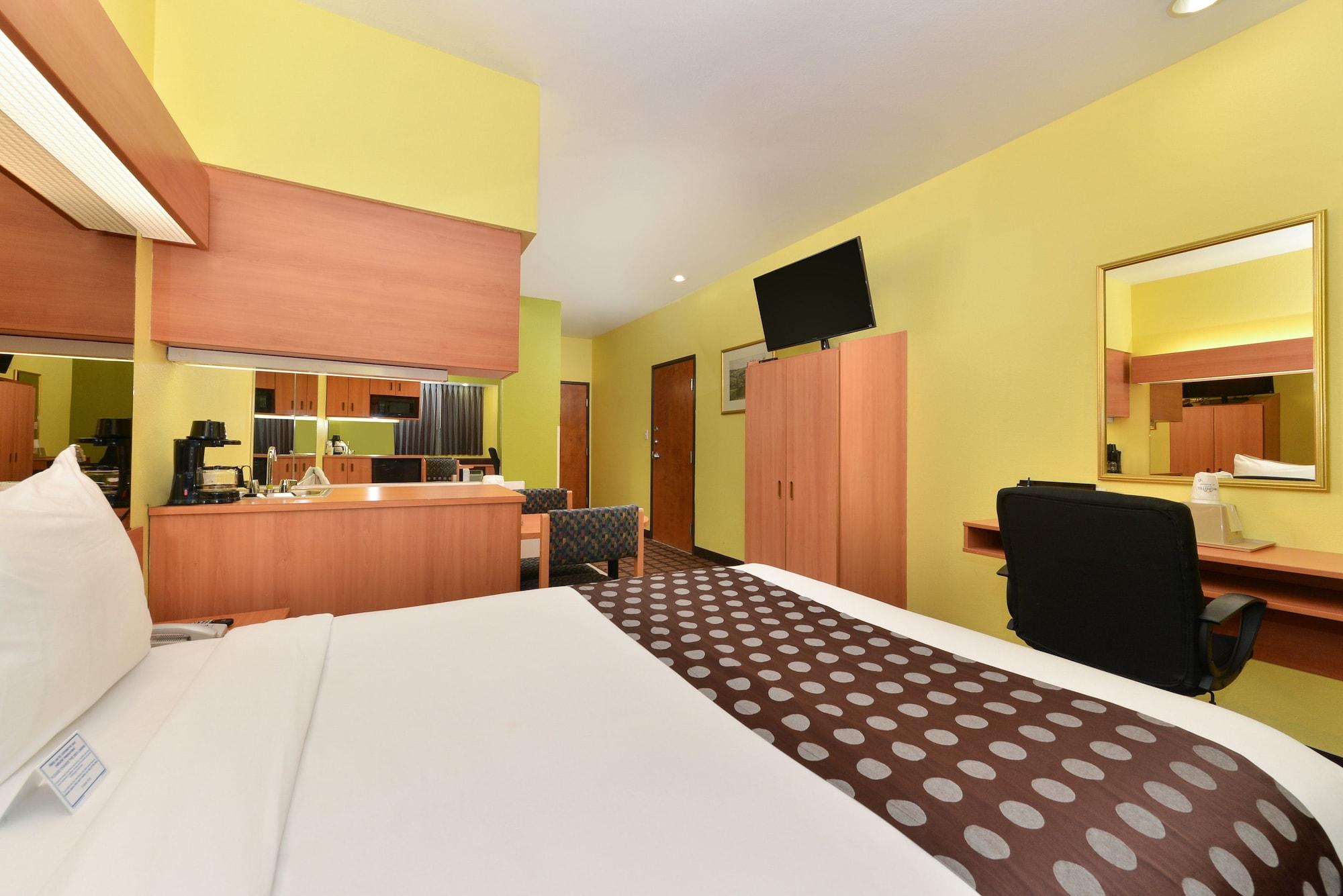 Microtel Inn & Suites By Wyndham Ft. Worth North/At Fossil Fort Worth Buitenkant foto