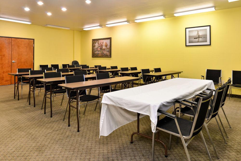 Microtel Inn & Suites By Wyndham Ft. Worth North/At Fossil Fort Worth Buitenkant foto