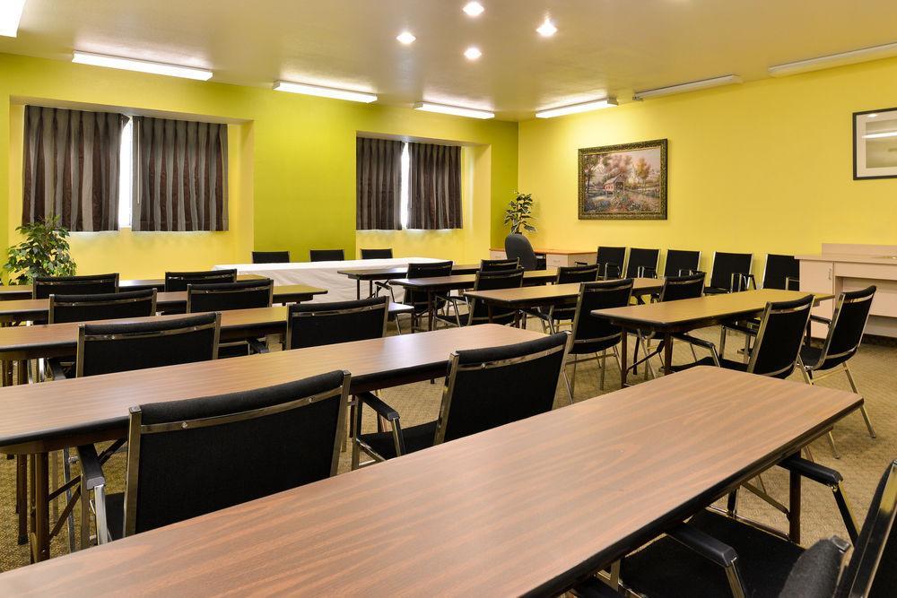 Microtel Inn & Suites By Wyndham Ft. Worth North/At Fossil Fort Worth Buitenkant foto