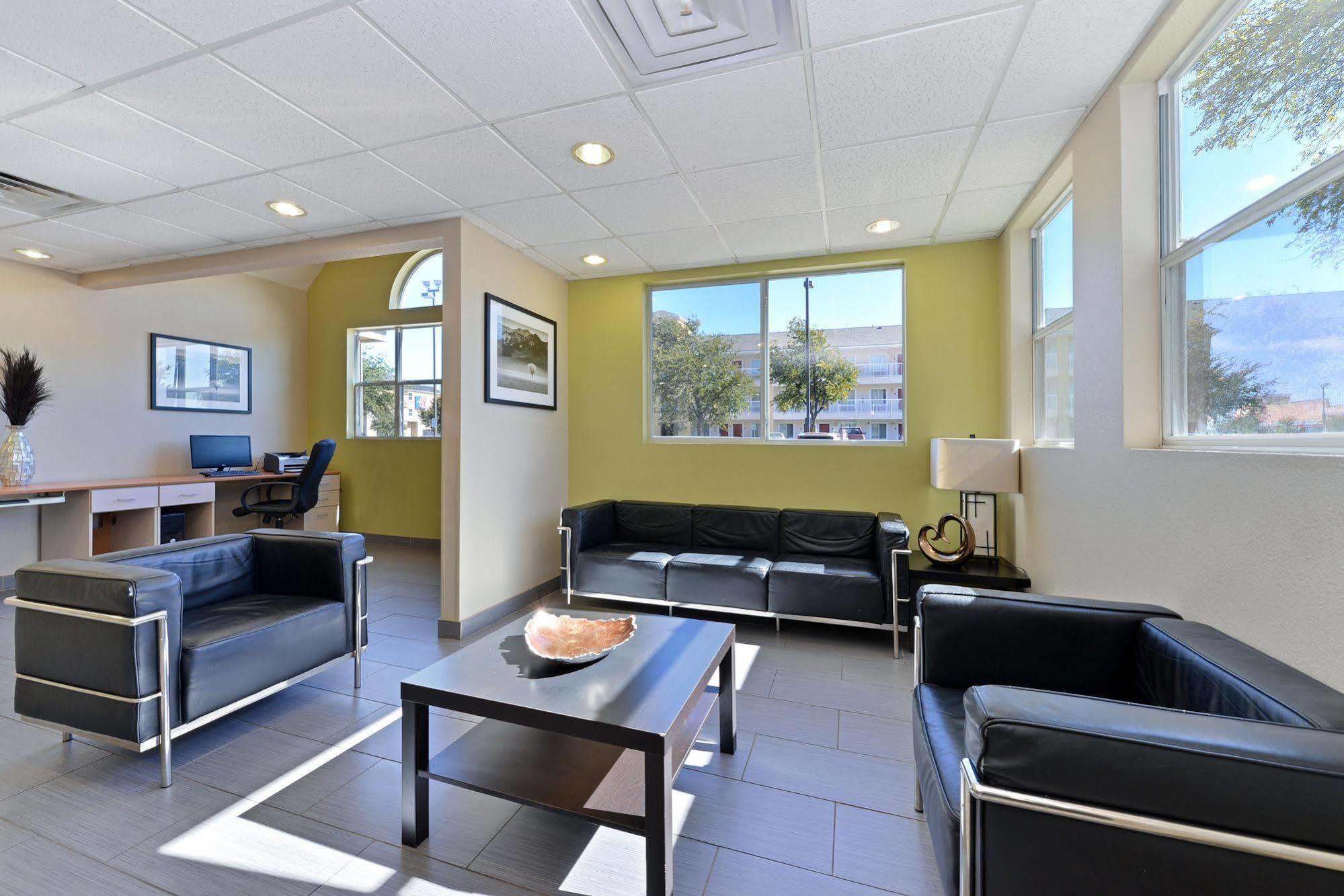 Microtel Inn & Suites By Wyndham Ft. Worth North/At Fossil Fort Worth Buitenkant foto