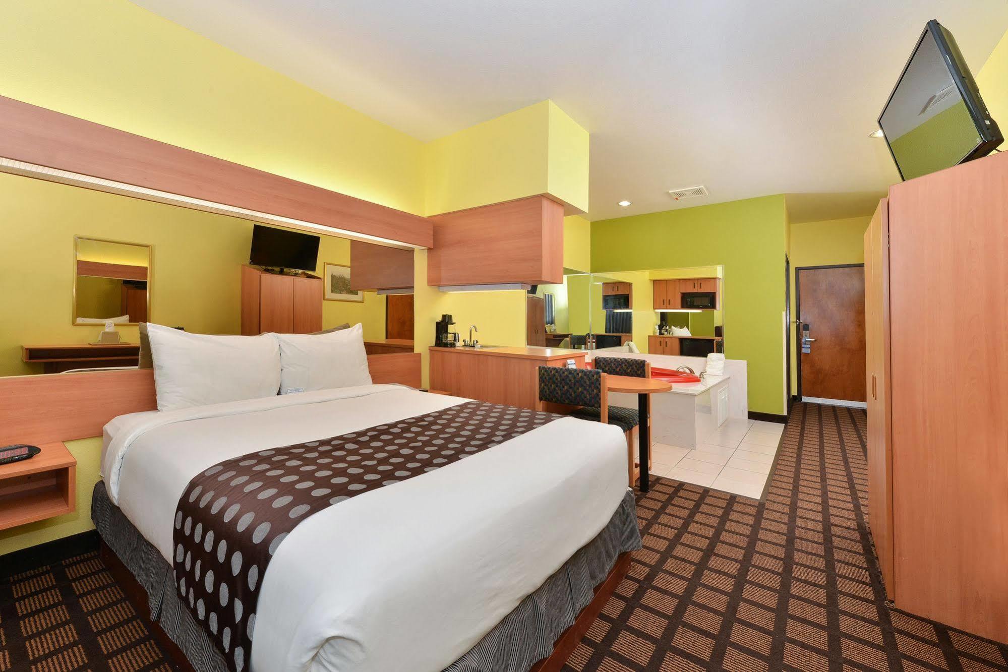 Microtel Inn & Suites By Wyndham Ft. Worth North/At Fossil Fort Worth Buitenkant foto