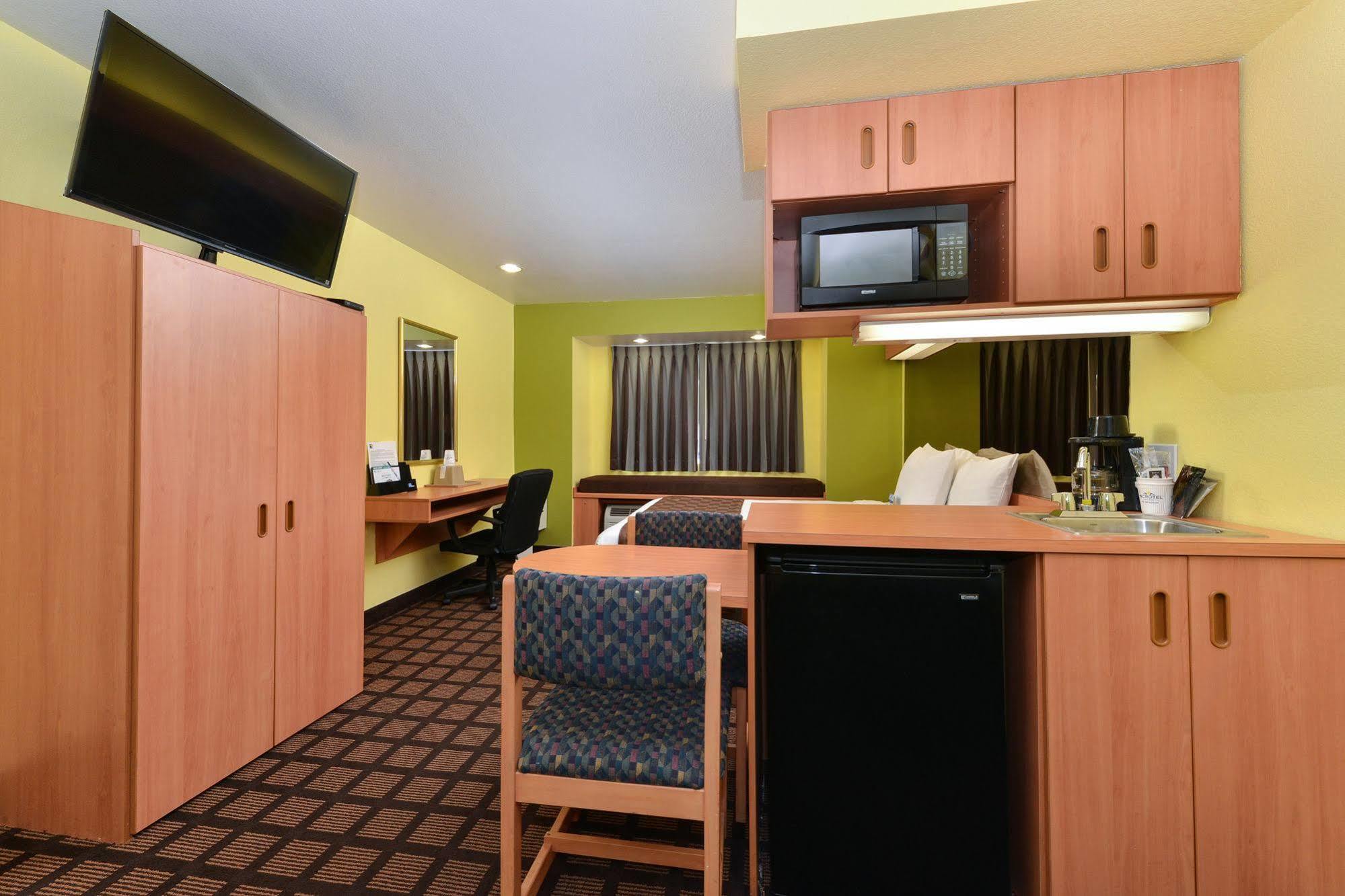 Microtel Inn & Suites By Wyndham Ft. Worth North/At Fossil Fort Worth Buitenkant foto