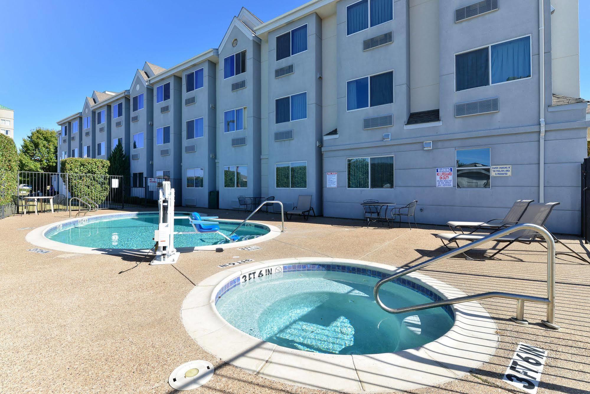 Microtel Inn & Suites By Wyndham Ft. Worth North/At Fossil Fort Worth Buitenkant foto