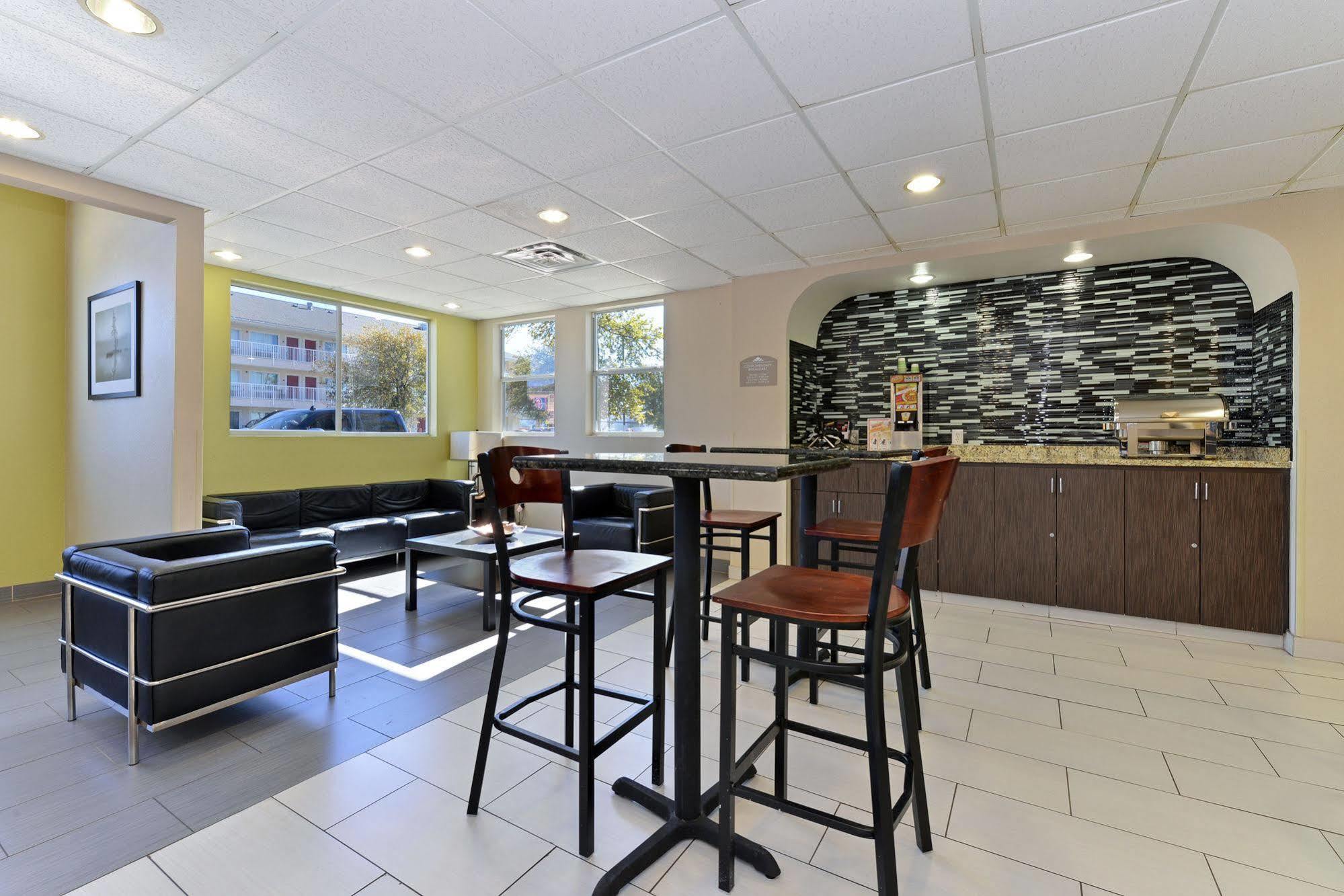 Microtel Inn & Suites By Wyndham Ft. Worth North/At Fossil Fort Worth Buitenkant foto